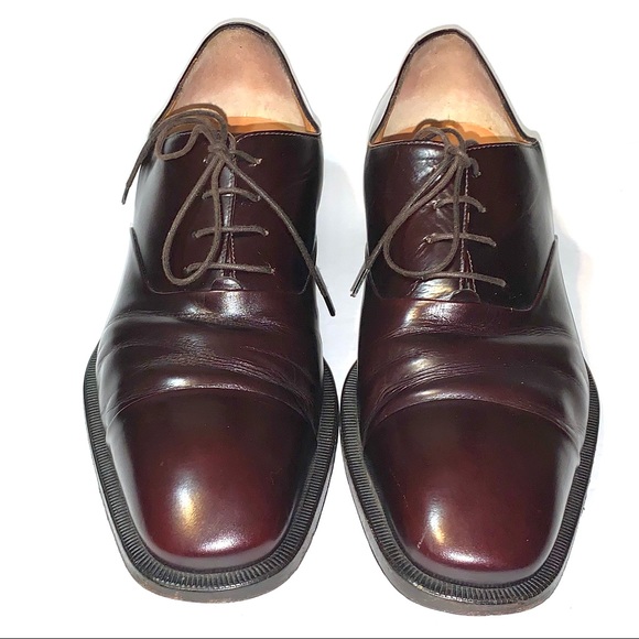SALVATORE FERRAGAMO Luxury Cap Toe Oxfords - Picture 4 of 13